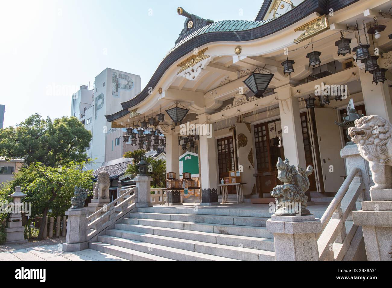 Sanctuaire Namba Yasaka (難波八阪神社, Namba Yasaka Jinja?). Il est connu sous le nom de sanctuaire du Lion car il présente une scène rituelle dans une tête de lion Banque D'Images