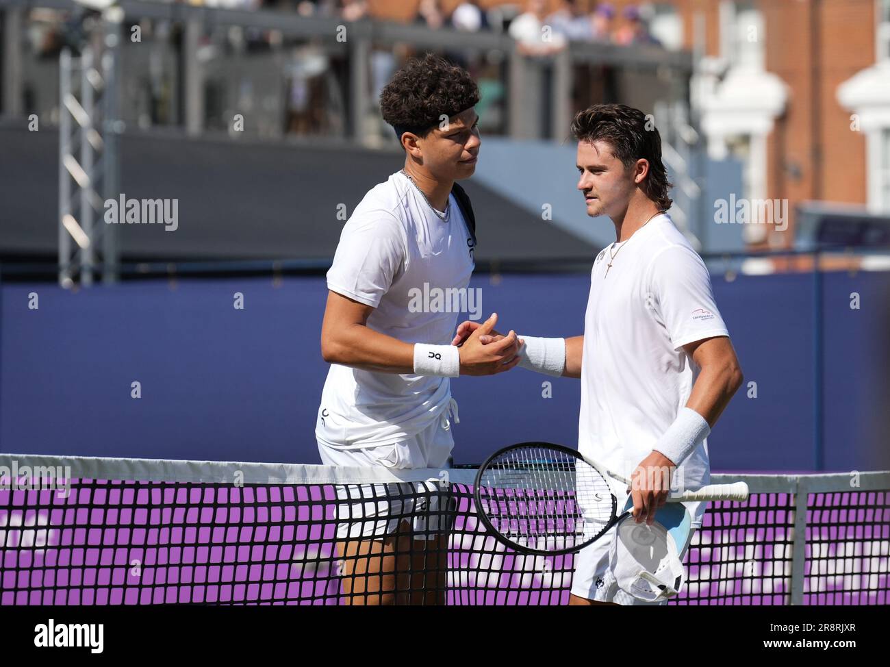 Ben Shelton (Etats-Unis) et JJ Wolf (Etats-Unis) pendant le premier jour du tournoi de tennis LTA Cinch championnat 2023, ATP 500 au Queen's Club, Londres, E Banque D'Images