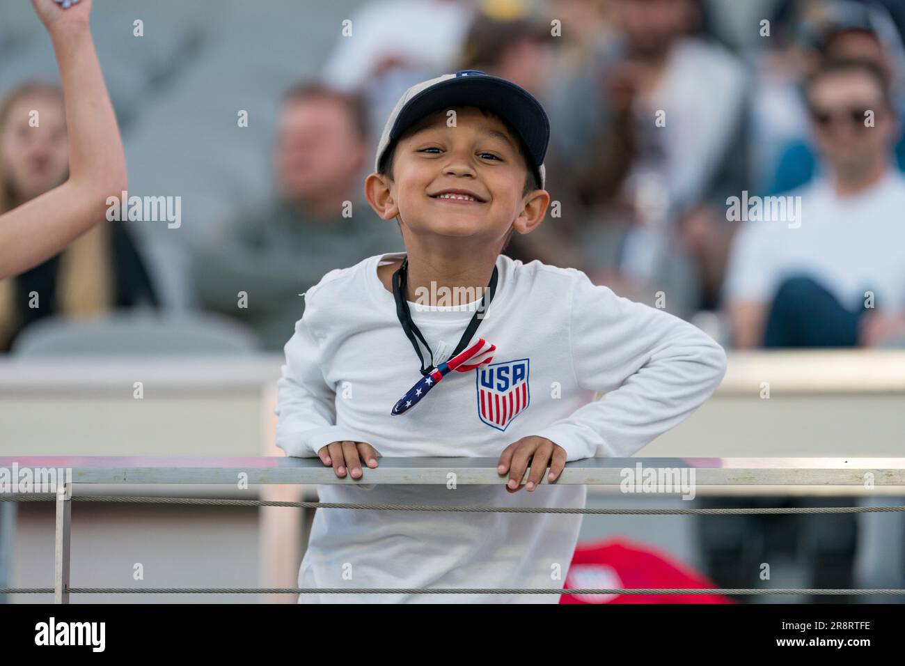 San Diego, États-Unis. 21st juin 2023. Un jeune fan qui applaudit aux États-Unis lors du match d'ouverture du Championnat du monde de crosse masculin USA vs Canada au stade Snapdragon. Credit: Ben Nichols/Alamy Live News Banque D'Images