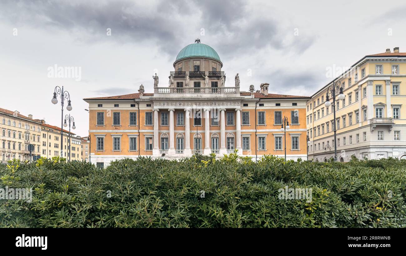 Le Palazzo Carciotti, bâtiment historique de Trieste, Italie, Europe. Banque D'Images