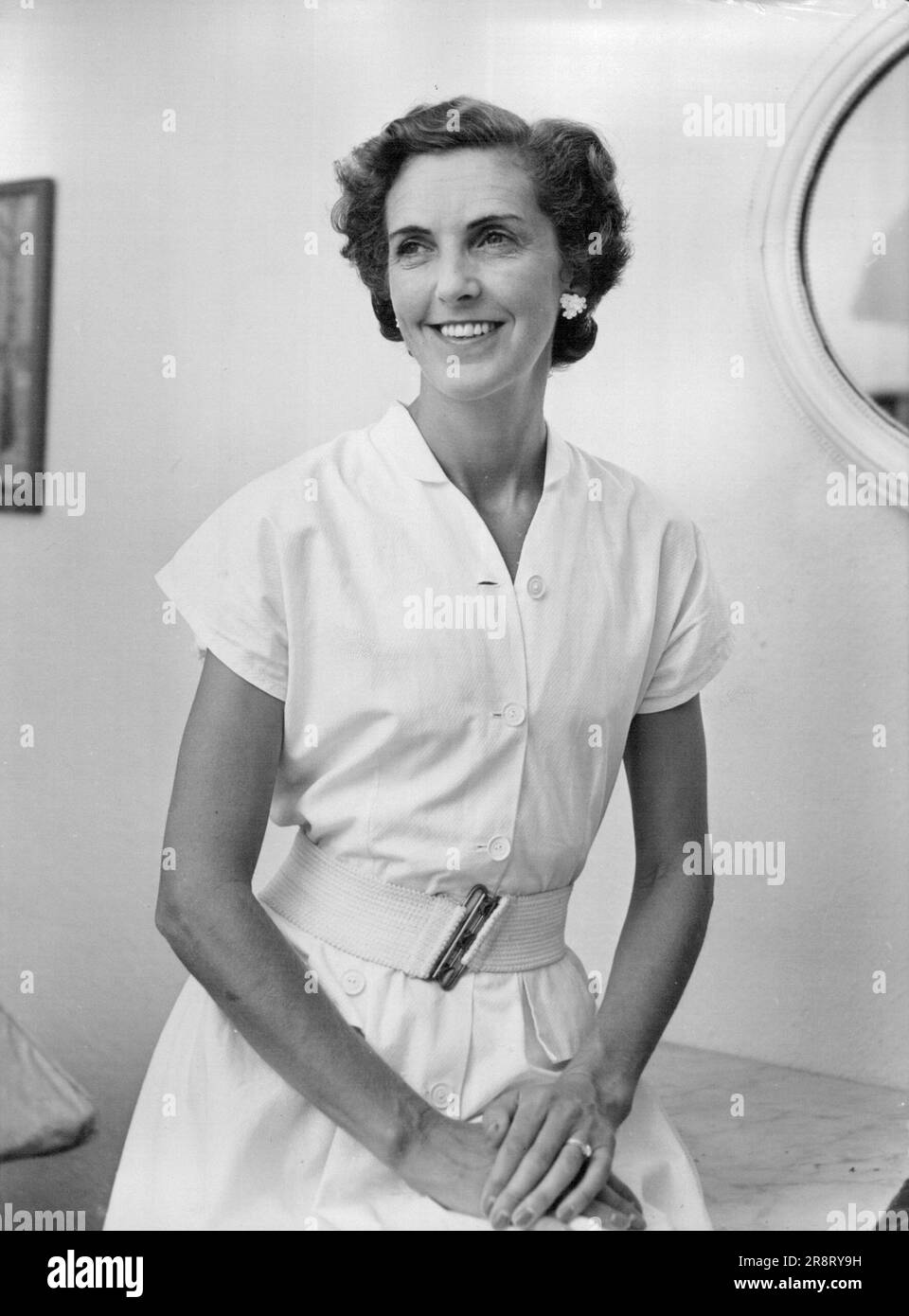 Prunella Stack -- Directrice de la Ligue des femmes pour la santé et la beauté; elle a été veuve à deux reprises; son premier mari, Lord David Douglas-Hamilton, est décédé en 1944; son second mari, M. Alfred G. Albers, F.R.C.S, de Cape Towns, est décédé en 1951. Prunella Stack a deux fils de son premier mariage. Elle vient en Angleterre pour le couronnement avec une équipe sud-africaine membres de la Ligue de la Santé et de la Beauté. 7 juillet 1953. (Photo de Neville Clayton, Camera Press). Banque D'Images