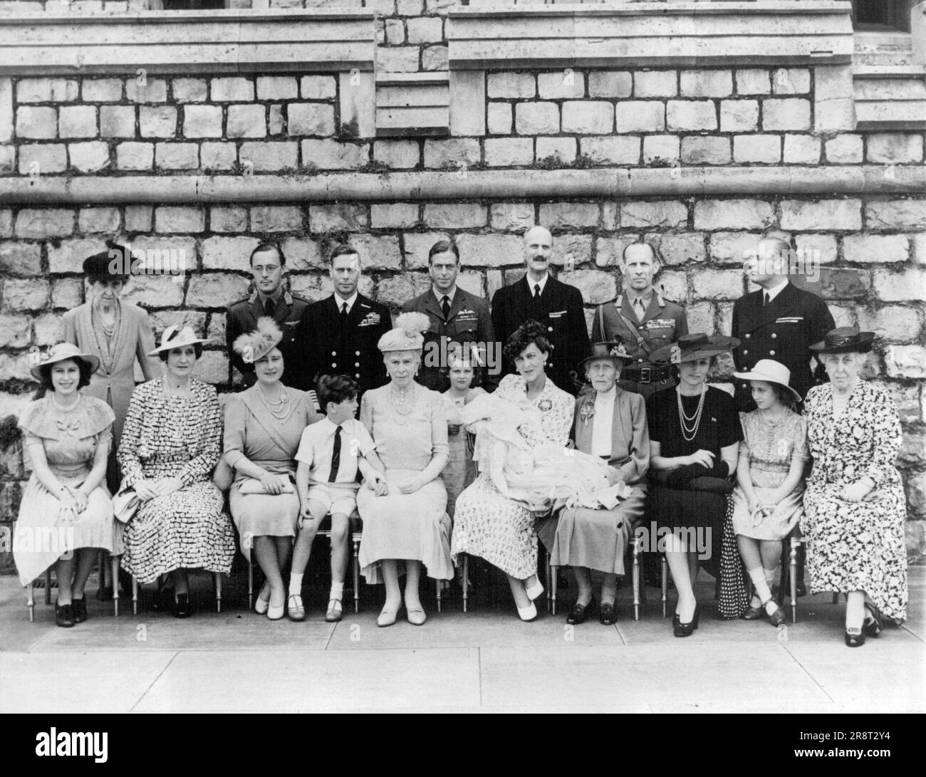 Duc de Kent (tard) et duchesse avec enfants. 19 octobre 1946. (Photo par photo de presse associée). Banque D'Images