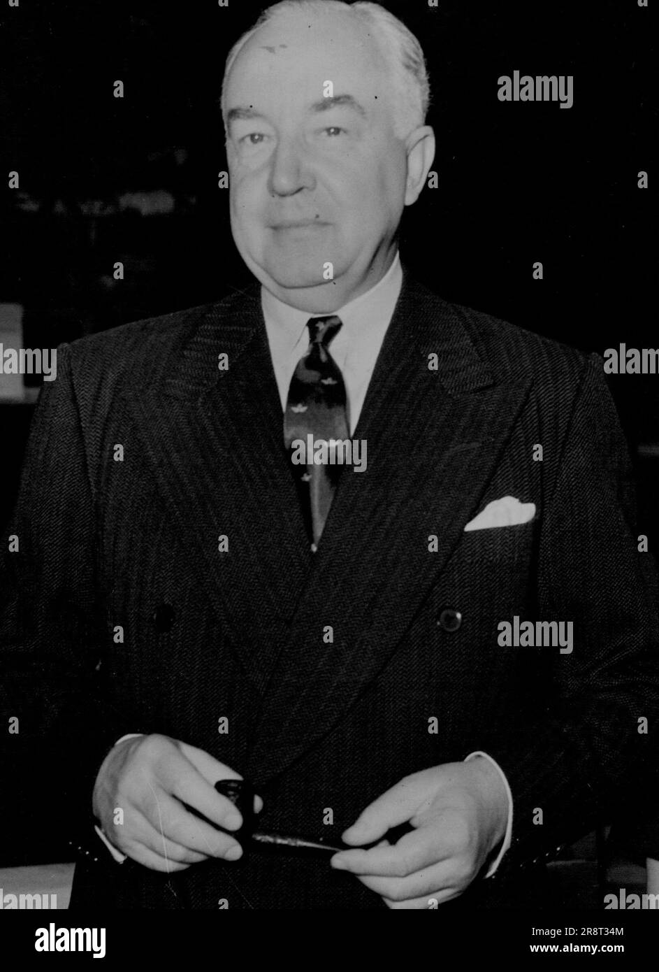 Conférence internationale sur le transport aérien, 10,9,51, la conférence ci-dessus a eu lieu dans le Grand Hall de l'école de Westminster où les pionniers du vol se sont rencontrés de partout dans le monde. Sir Miles Thomas ancien pilote de la première Guerre mondiale portant; l'égalité de la Conférence. 10 septembre 1951. (Photo par Daily Mail Contract Picture). Banque D'Images