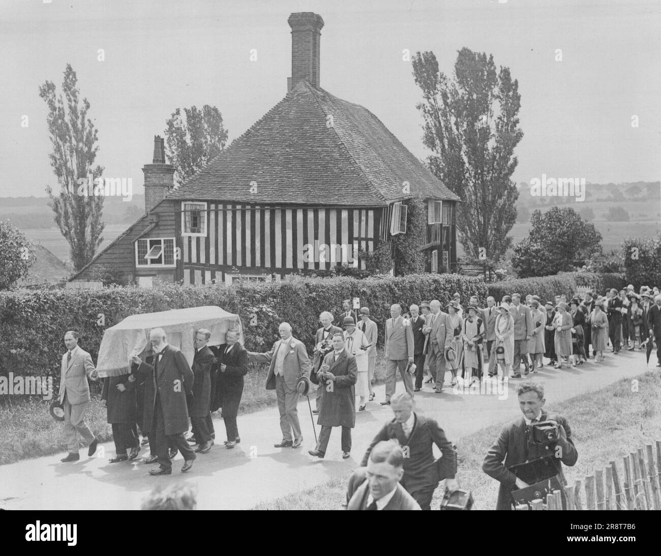 ***** Funérailles d'Ellen Terry -- ***** Le service funéraire a eu lieu aujourd'hui (mardi) à la petite église paroissiale si petite Hythe Tenterdenm, Kent. ***** La Grande actrice est prise ***** plus tard aujourd'hui pour ***** . 20 avril 1949. (Photo de London News Agency photos Ltd.) Banque D'Images