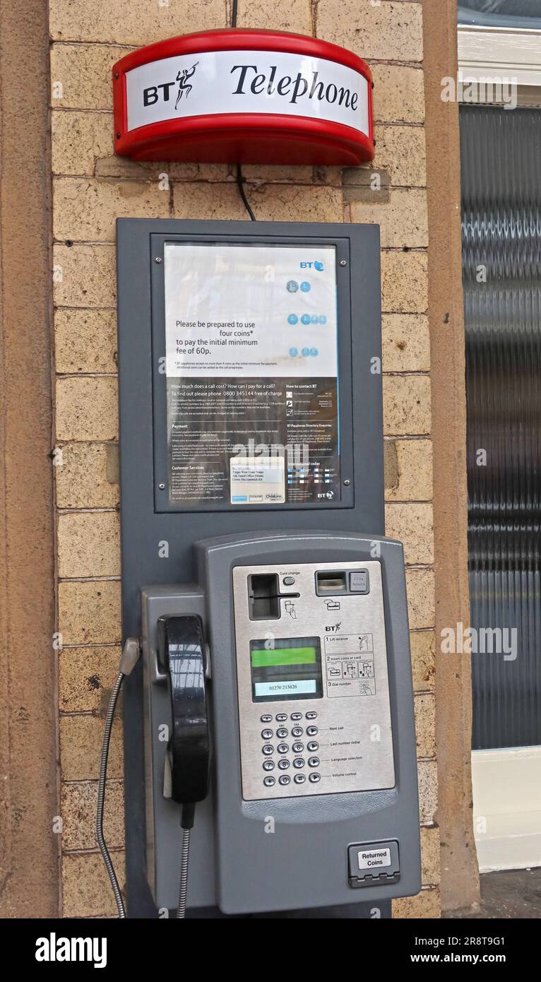 BT British Telecom téléphone public, à la plate-forme 4, gare de Crewe, Nantwich Road, Crewe, Cheshire, Angleterre, Royaume-Uni, CW2 6HR Banque D'Images