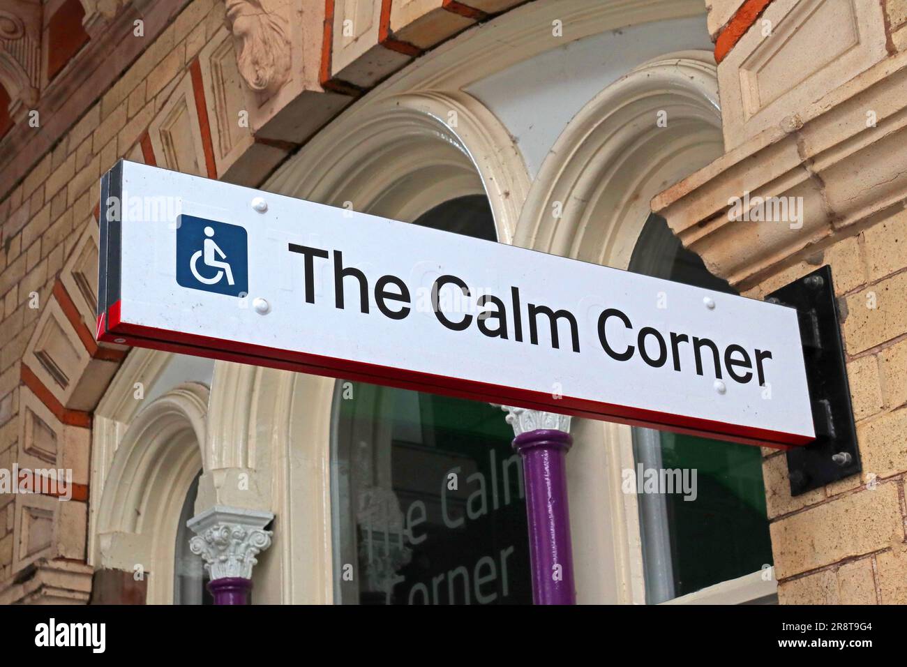 Le coin calme, salle d'attente à la gare de Crewe, Nantwich Road, Crewe, Cheshire, Angleterre, ROYAUME-UNI, CW2 6HR Banque D'Images