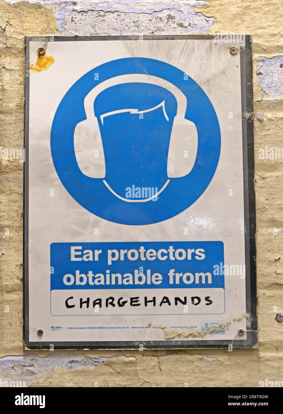 Portez des protections auditives et procurez-vous-les auprès de votre chargehand, signez à Leigh Spinners Mill, Park LN, Leigh, Wigan, Lancashire, ANGLETERRE, ROYAUME-UNI, WN7 2LB Banque D'Images