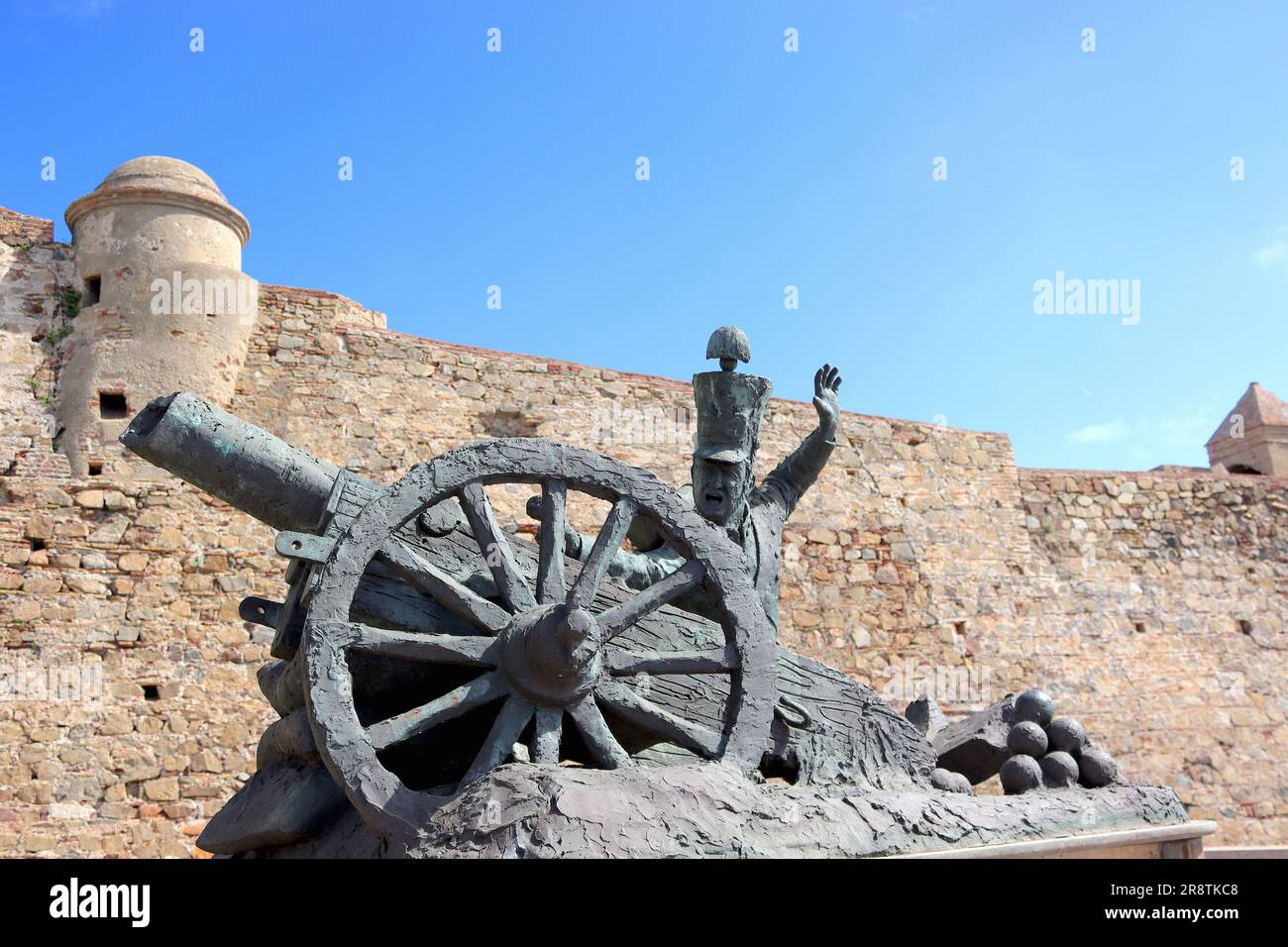 Une sculpture en bronze commémorant la fondation en 300th du régiment d'artillerie mixte No 30 de Ceuta, par le sculpteur Antonio Romero Vallejo. Banque D'Images