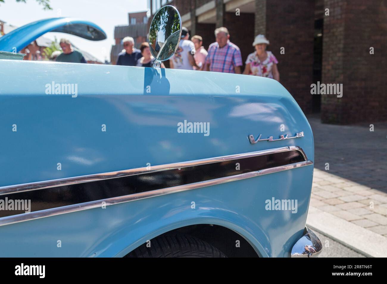 Détail de l'aile avant d'une Vauxhall Viva des années 1960 lors d'un salon de voitures Classic et Vintage. Banque D'Images