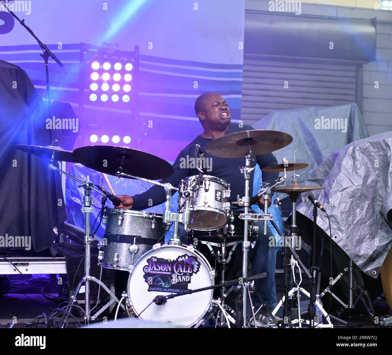 21 juin 2023, Virginia Beach, Virginie, États-Unis: Le membre DE LA BANDE JASON CALE Ed WILLIAMS apporte le rocher au parc de 24th rue au bord de l'océan à Virginia Beach, Virginie, le 21 juin 2023. Photo © Jeff Moore (Credit image: © Jeff Moore/ZUMA Press Wire) USAGE ÉDITORIAL SEULEMENT! Non destiné À un usage commercial ! Banque D'Images