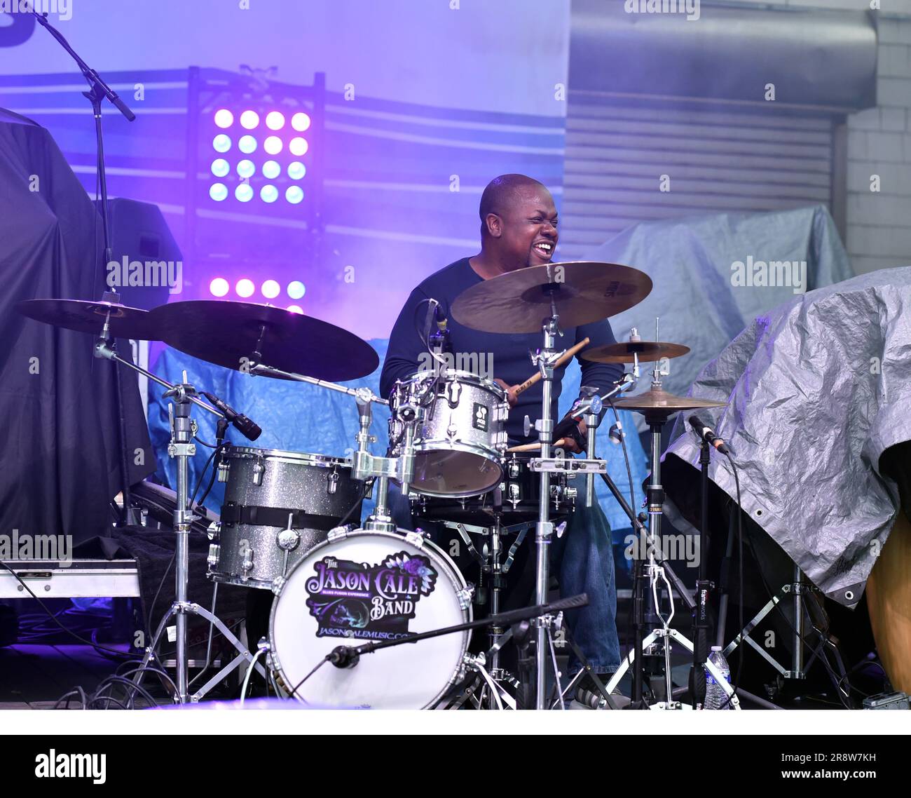 21 juin 2023, Virginia Beach, Virginie, États-Unis: Le membre DE LA BANDE JASON CALE Ed WILLIAMS apporte le rocher au parc de 24th rue au bord de l'océan à Virginia Beach, Virginie, le 21 juin 2023. Photo © Jeff Moore (Credit image: © Jeff Moore/ZUMA Press Wire) USAGE ÉDITORIAL SEULEMENT! Non destiné À un usage commercial ! Banque D'Images