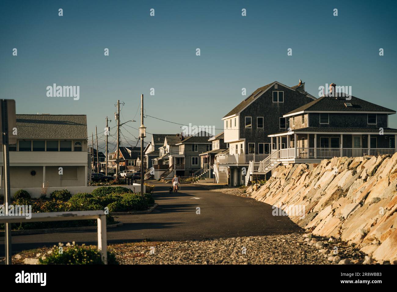 Le phare de Scituate Harbor surplombe un brise-lames dans le Massachusetts - octobre 2022 Banque D'Images