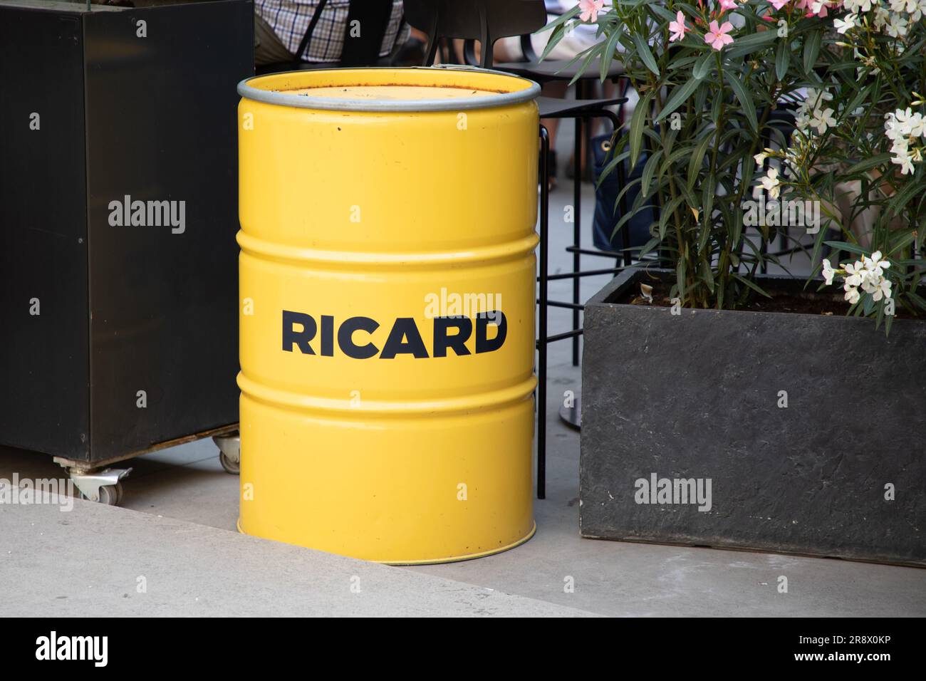 Logo Ricar annecy , France - 06 16 2023 : logo de la marque Ricard et signature ...