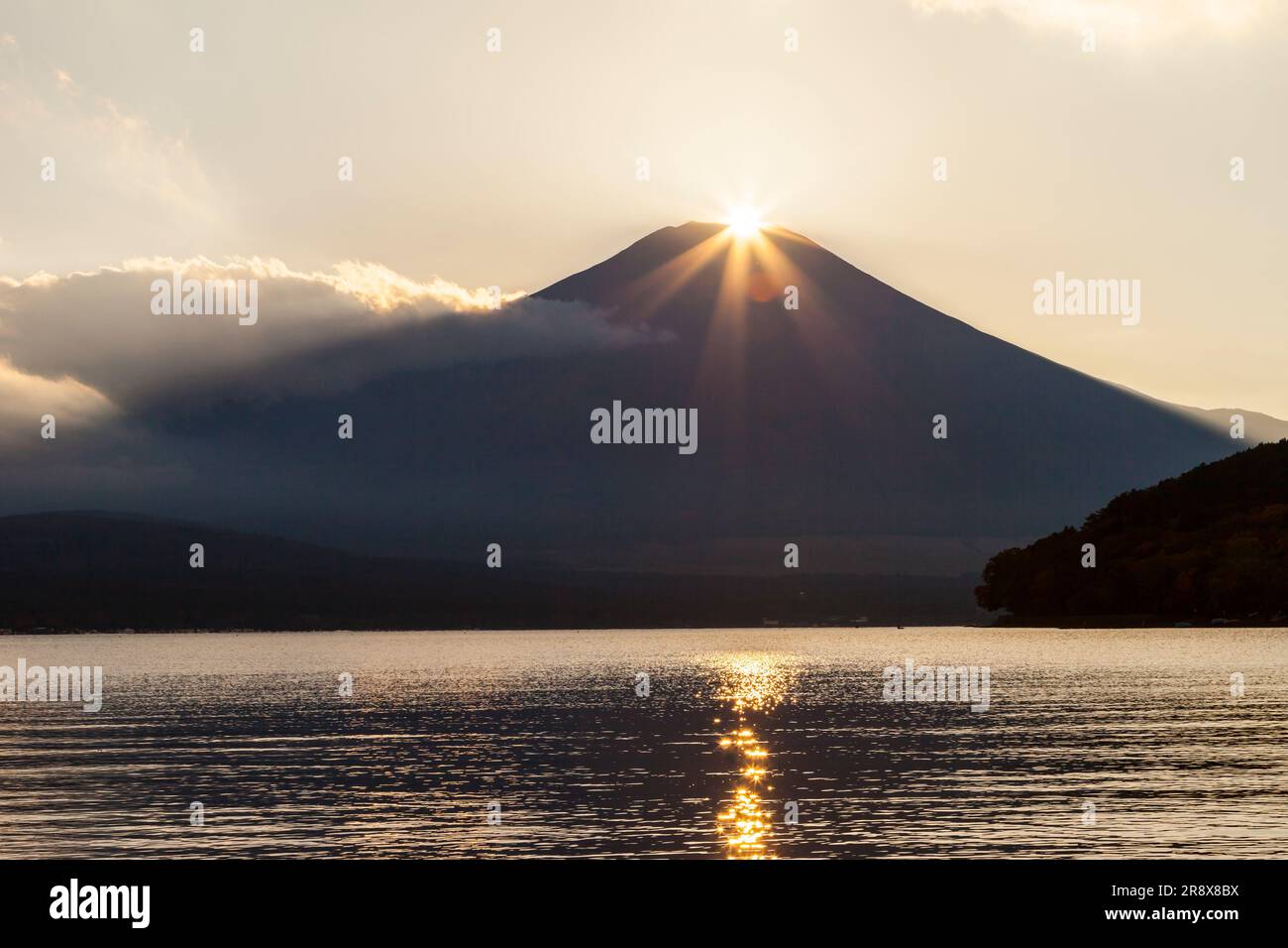 Diamon Fuji et le lac Yamanaka Banque D'Images