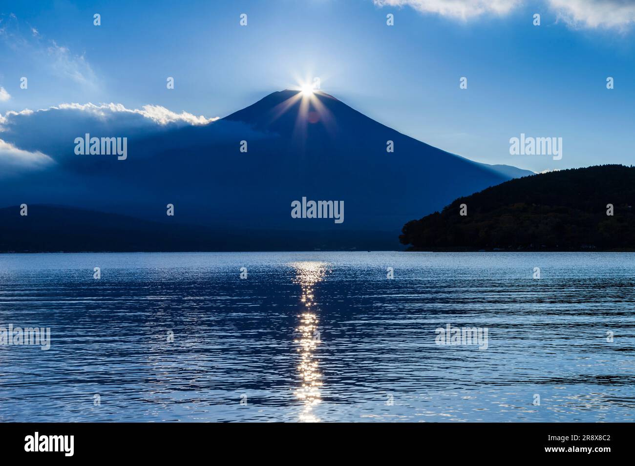 Diamon Fuji et le lac Yamanaka Banque D'Images