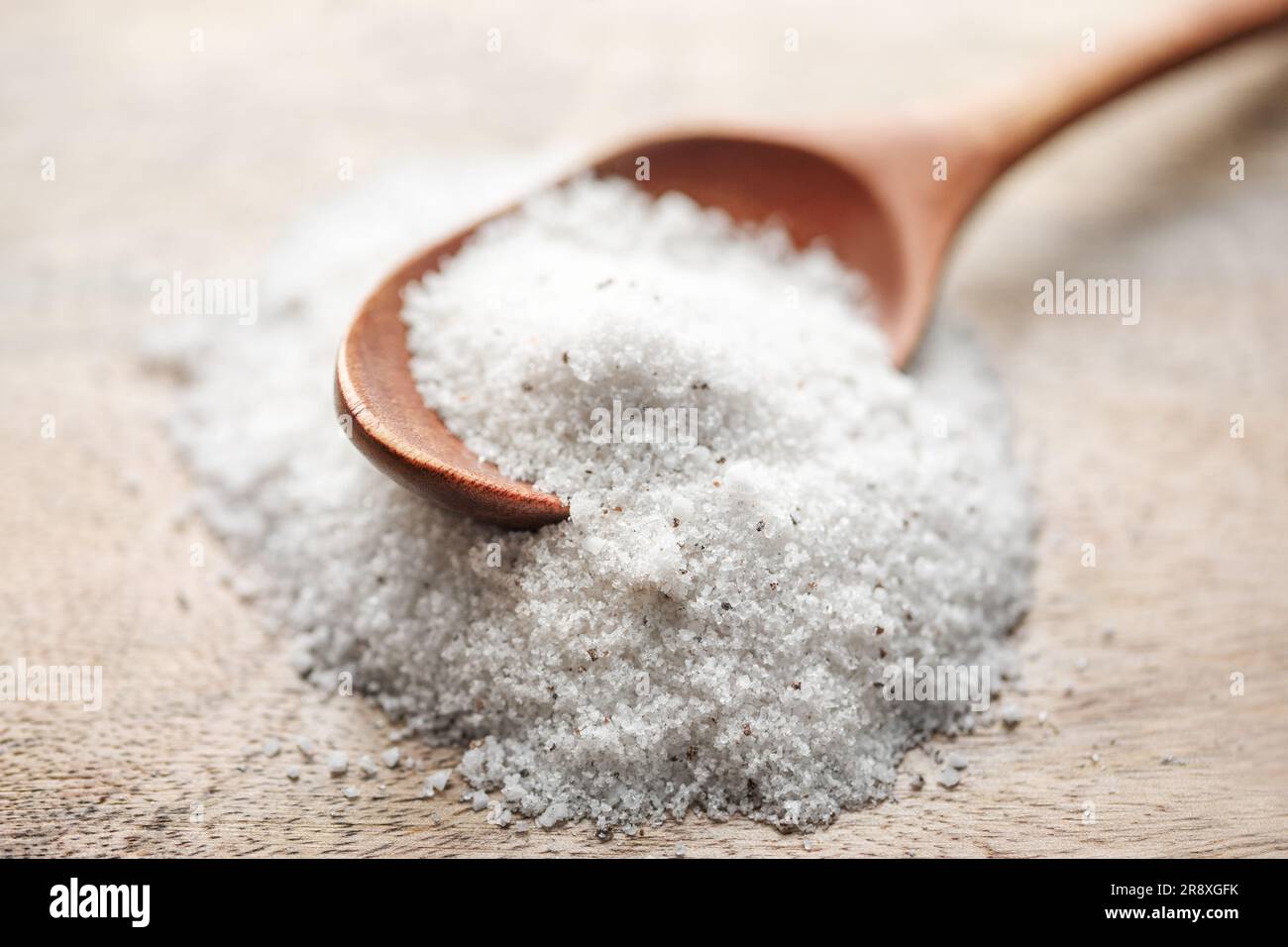 Cuillère de truffe italienne noire de mer. Concept d'alimentation saine. Sel de spécialité. Banque D'Images