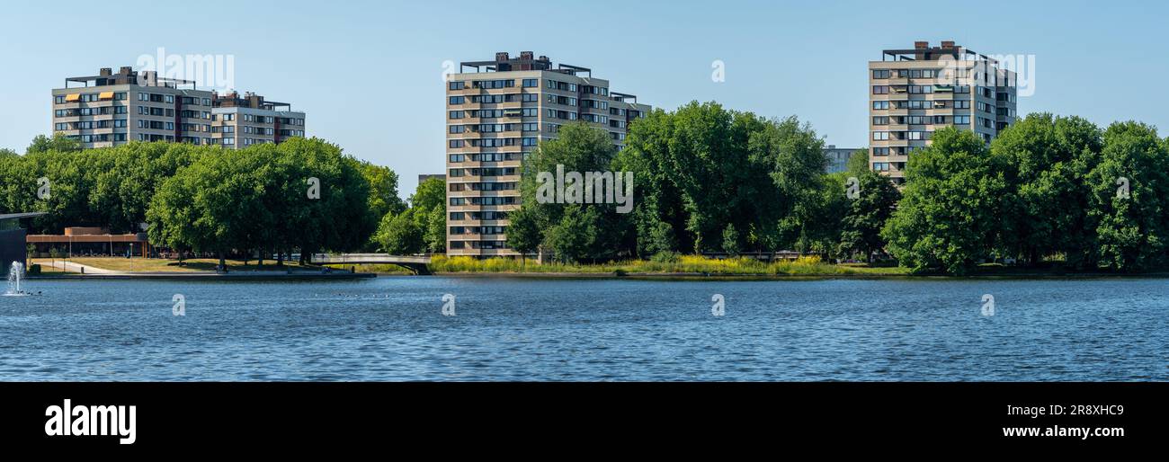 Panorama du lac Sloterplas et du quartier Osdorp à Amsterdam Ouest, pays-Bas Banque D'Images
