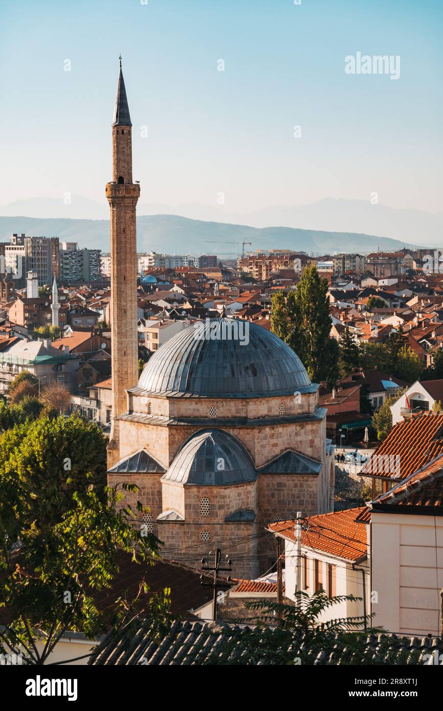 Mosquée Sinan Pacha, construite en 1615 à Prizren – souvent considérée comme la capitale culturelle du Kosovo Banque D'Images