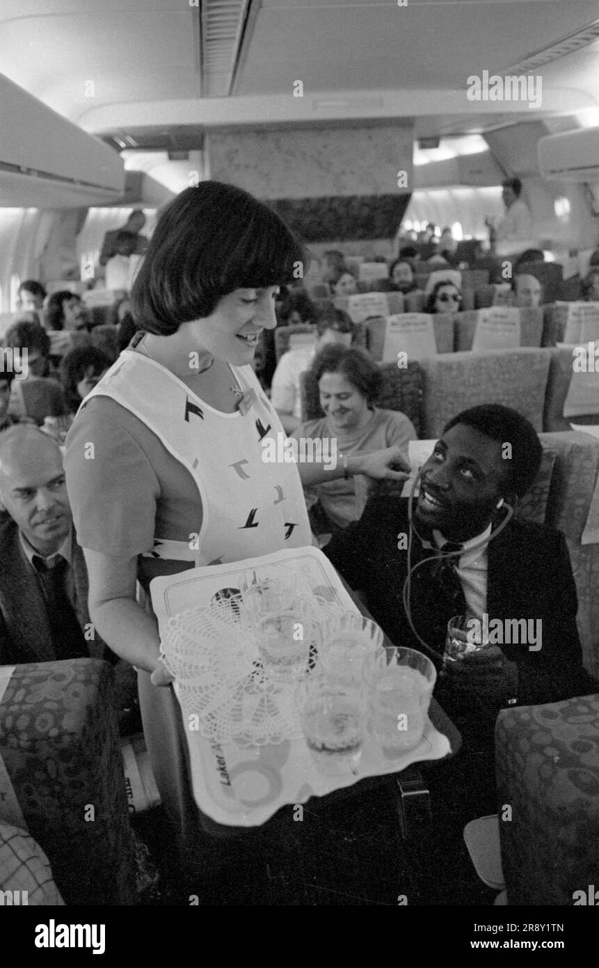 Freddie Laker a lancé Skytrain - Laker Airways - le vol inaugural a eu lieu parmi beaucoup de battage médiatique le 26 septembre 1977. Il s'agissait d'un service quotidien à petit prix entre Londres Gatwick et JFK à New York. ANNÉES 1970 ROYAUME-UNI HOMER SYKES Banque D'Images