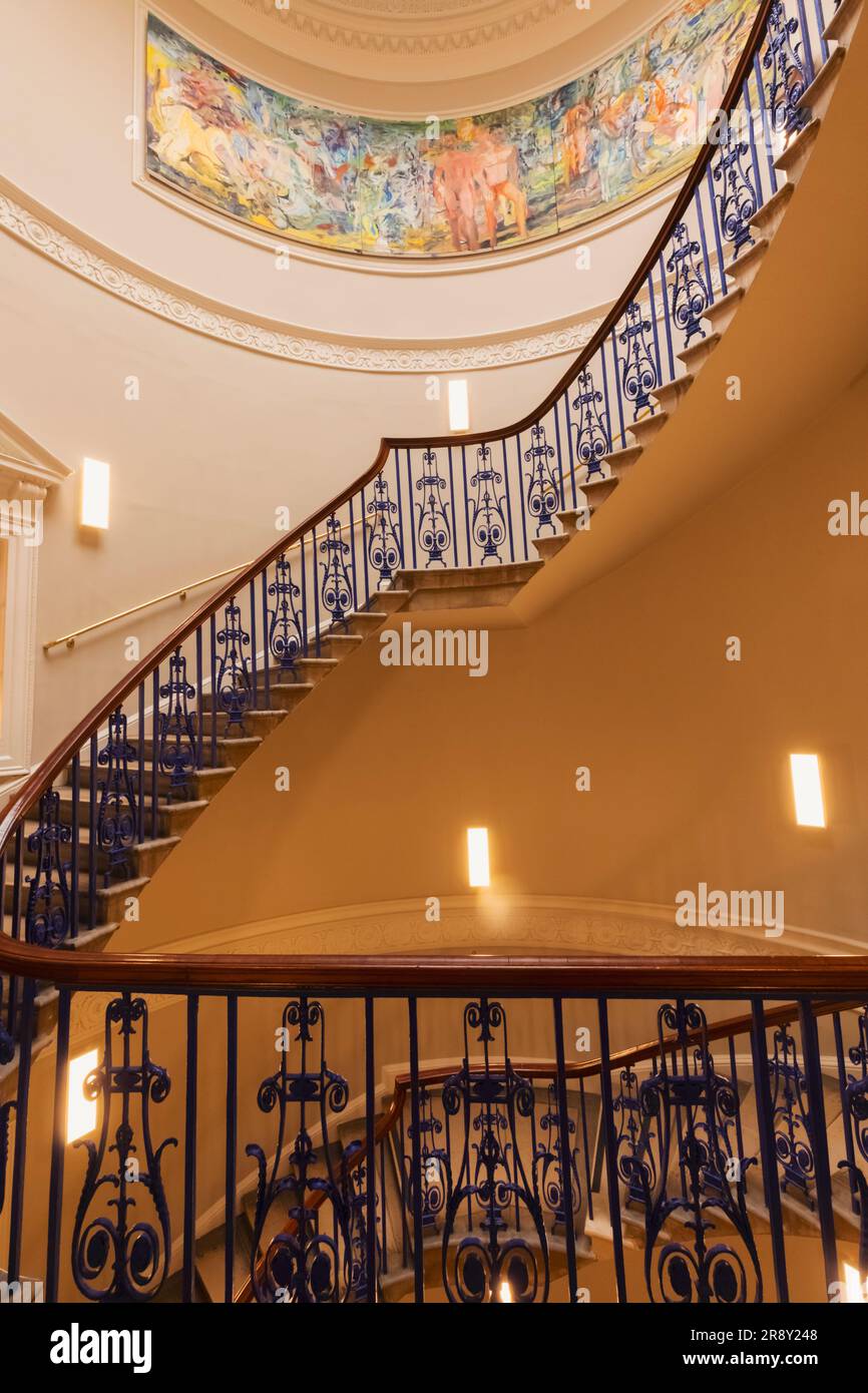 Angleterre, Londres, The Strand, Galerie Courtauld, escalier en spirale Banque D'Images