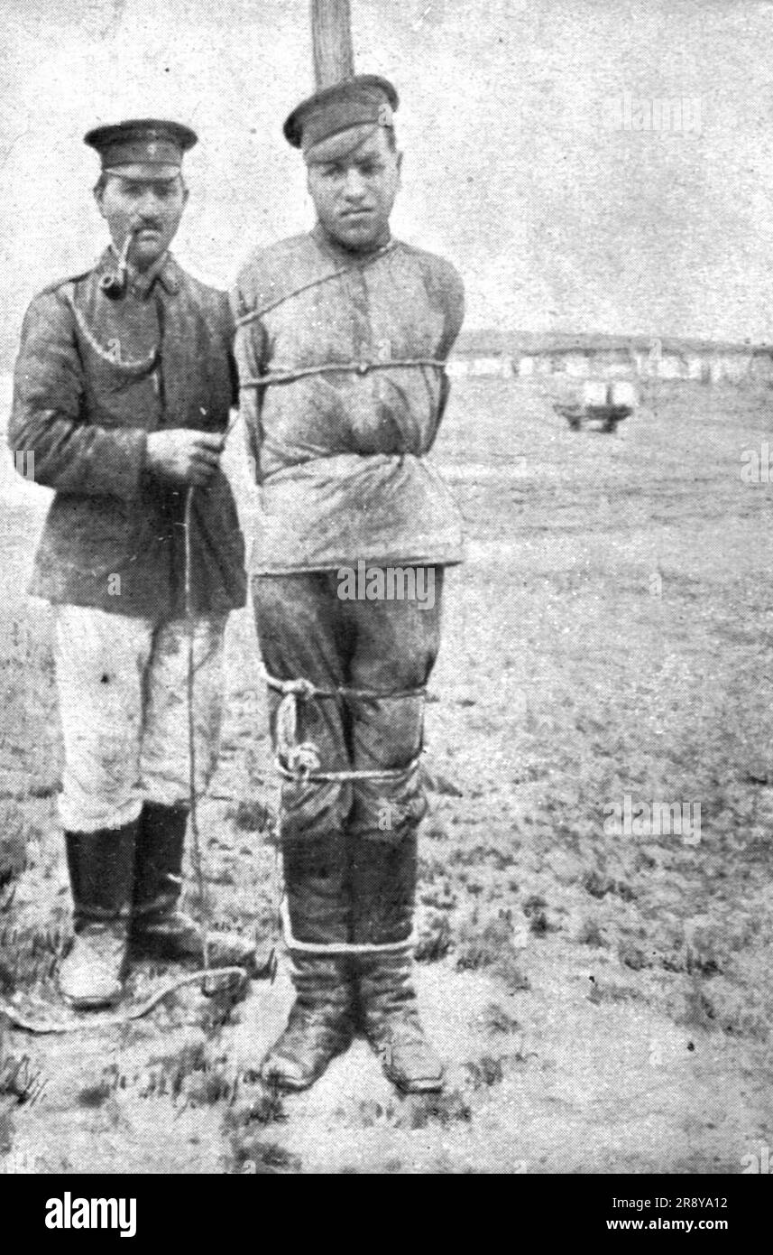 'La peine du poteau; au poteau: deux soldats russes au camp de Lamsdorf, en Silisie', 1917. De "l'Album de la guerre 1914-1919, Volume 2" [l'Illustration, Paris, 1924]. Banque D'Images