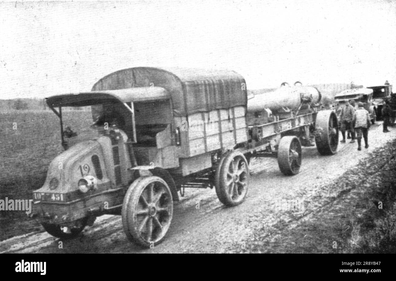 'Au volant; Tracteurs d'une pièce de 240: Voiture-affut et voiture-piece', 1918. De "l'Album de la guerre 1914-1919, Volume 2" [l'Illustration, Paris, 1924]. Banque D'Images