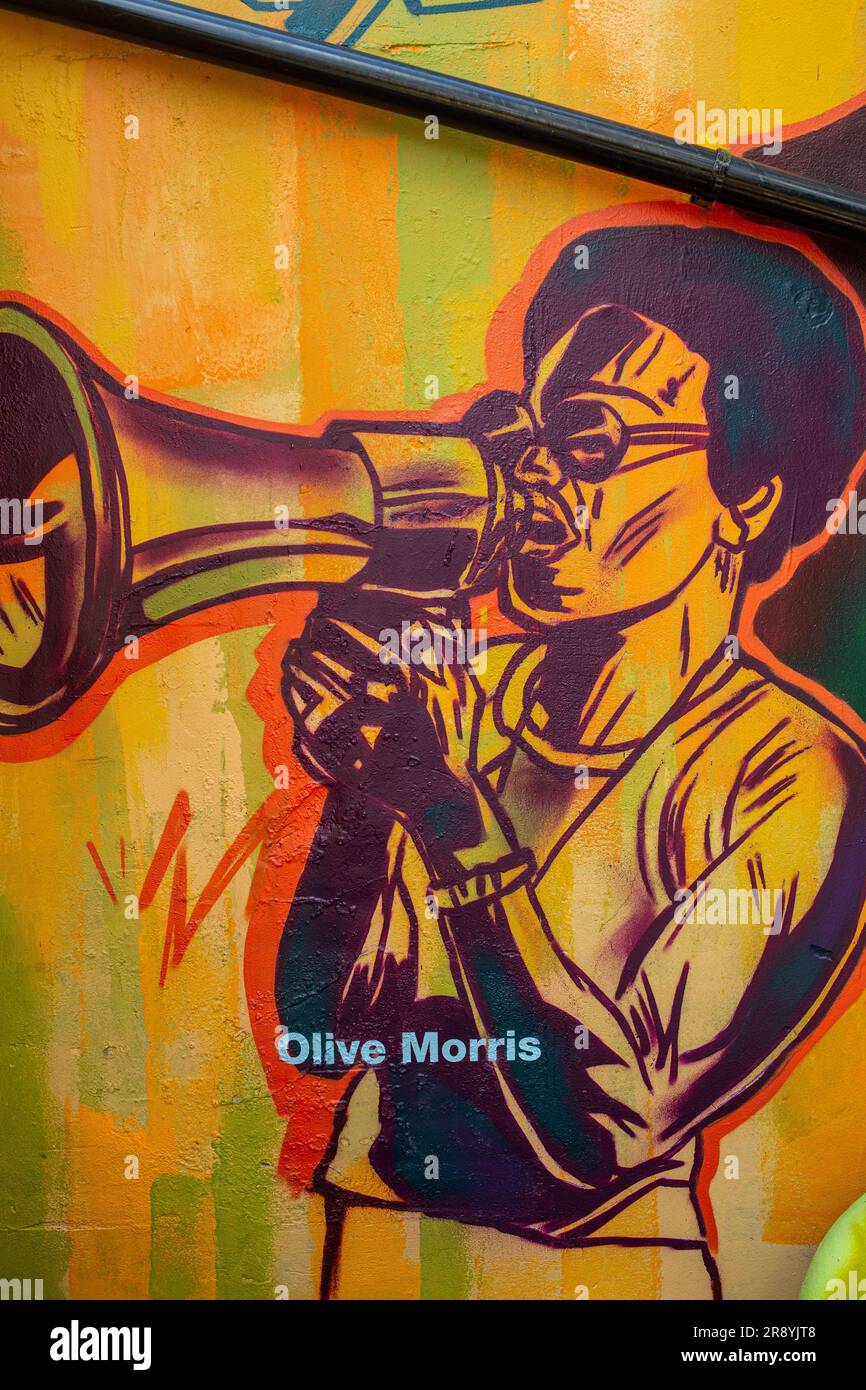 Londres, Royaume-Uni. 22nd juin 2023. Une fresque d'Olivis Moris est vue dans le village de Brixton. La génération Windrush est surtout composée de personnes afro-caribéennes qui sont arrivées entre 1948 et le début de 1970s lors de la première grande vague d'immigrants noirs au Royaume-Uni. Crédit : SOPA Images Limited/Alamy Live News Banque D'Images