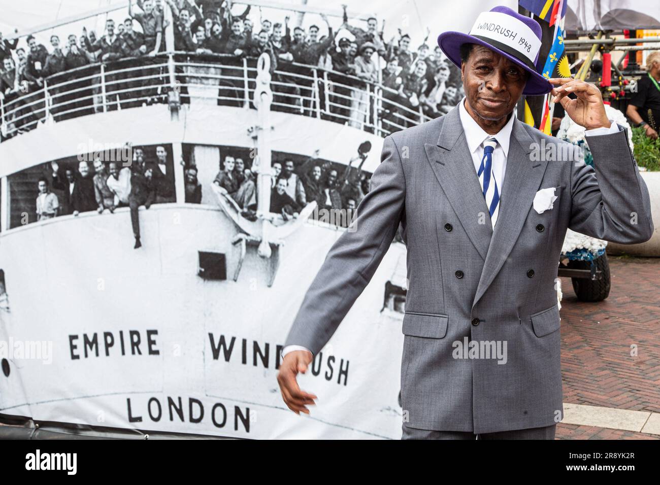 Londres, Royaume-Uni. 22nd juin 2023. Carlos Small est né à Londres en 1953 sur la place Windrush, alors que l'anniversaire de Windrush 75th est marqué. La génération Windrush est surtout composée de personnes afro-caribéennes qui sont arrivées entre 1948 et le début de 1970s lors de la première grande vague d'immigrants noirs au Royaume-Uni. Crédit : SOPA Images Limited/Alamy Live News Banque D'Images