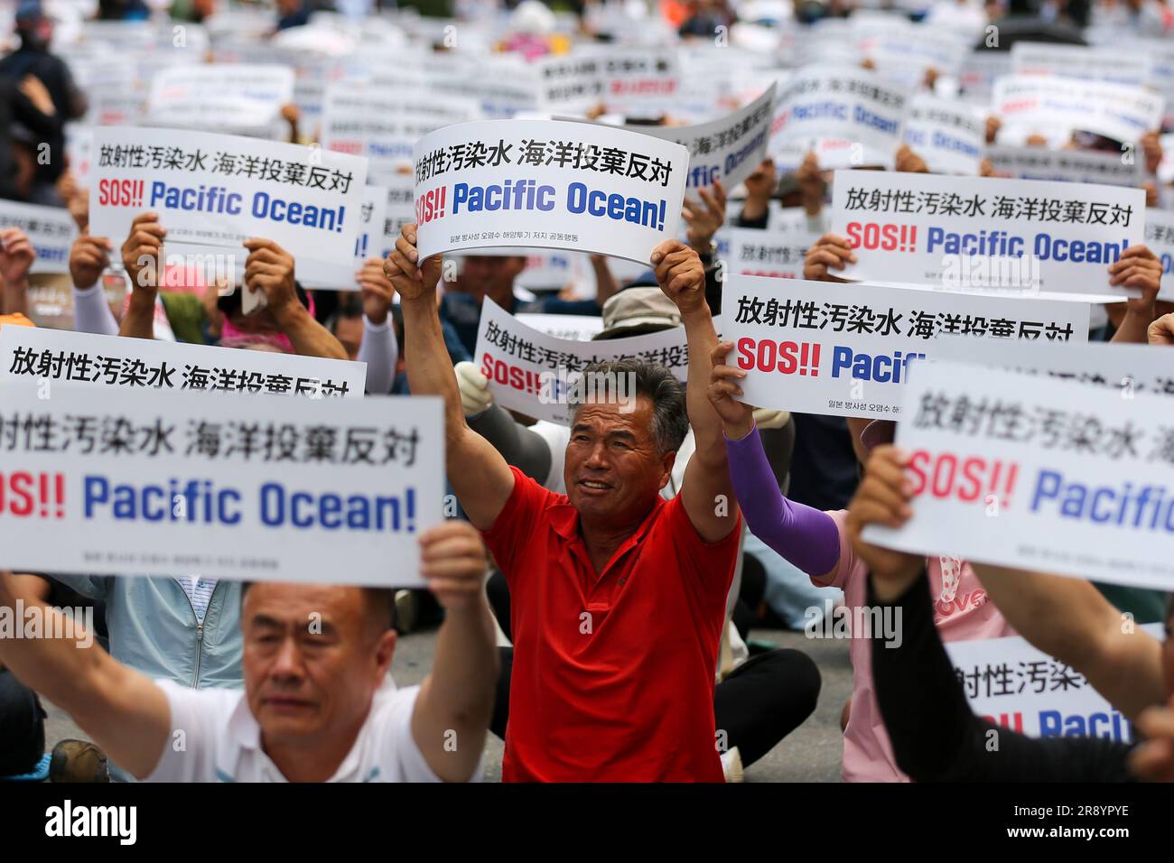 (230623) -- TOKYO, 23 juin 2023 (Xinhua) -- des gens se rassemblent pour protester contre le rejet prévu par le Japon d'eau contaminée par l'arme nucléaire à Séoul, en Corée du Sud, au 12 juin 2023. (Xinhua/Wang Yiliang) Banque D'Images