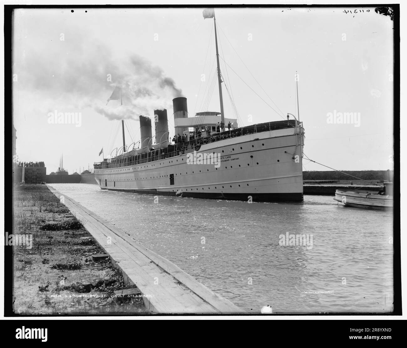 S. Northland [sic] à Sault Ste Marie, entre 1890 et 1899. Le paquebot de luxe « North Land », construit pour la Northern Steamship Company et transportant des passagers entre les villes bordant les Grands Lacs. Banque D'Images