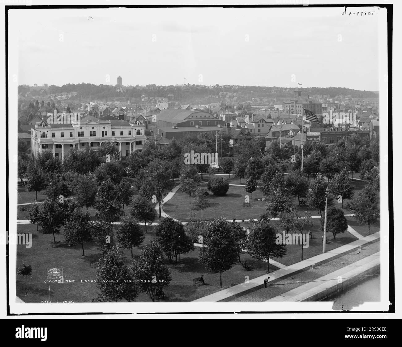 Les écluses, Sault St. Marie, Michigan, c1905. Région du parc à Sault Sainte Marie, une région transfrontalière du Canada et des États-Unis sur St. Rivière Marys. Banque D'Images