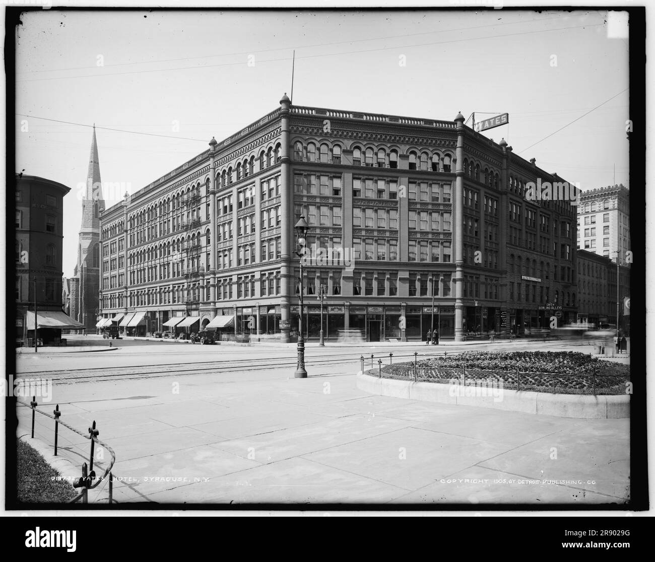 Yates Hotel, Syracuse, New York, c1905. L'hôtel Yates a été conçu par Archimedes Russell et a ouvert ses portes en 1892. Notez le café avec des pistes de bowling, billard et piscine sur la droite. Banque D'Images