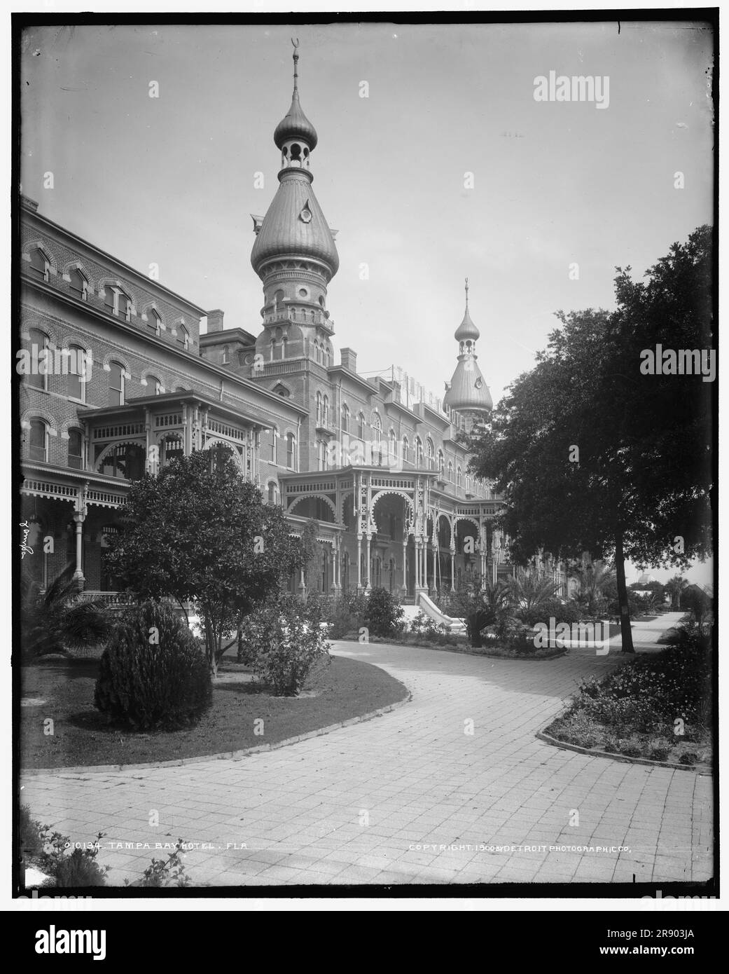 Tampa Bay Hotel, Floride, C1900. Le Tampa Bay Hotel a été construit par Henry B. Plant et a ouvert en 1891. Il était situé près du terminus de la ligne de chemin de fer Plant System, qui appartient également à Plant. L'hôtel est devenu plus tard le musée de l'usine Henry B. Banque D'Images