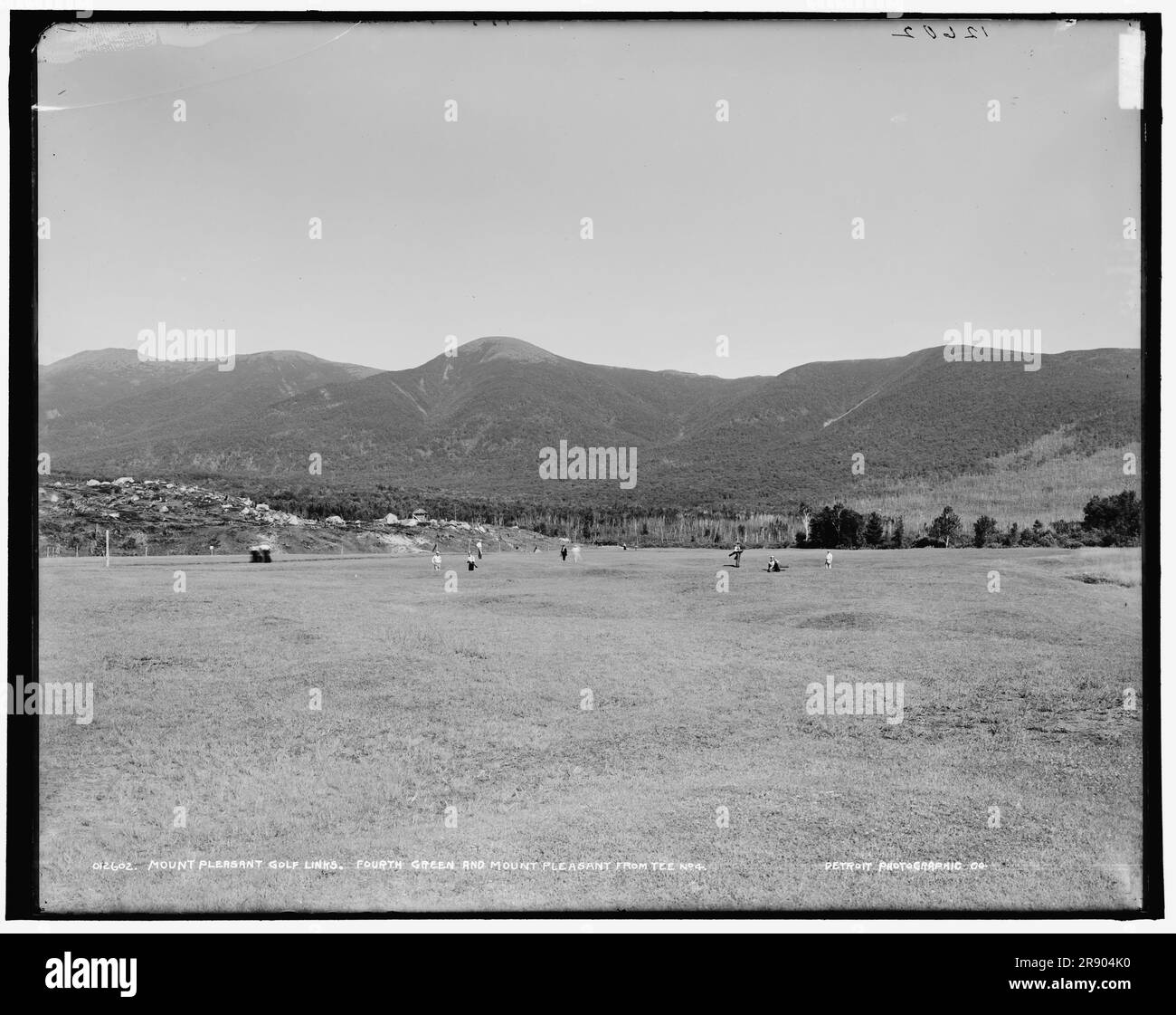 Mount Pleasant golf Links, quatrième vert et Mount Pleasant à partir du numéro de pièce 4, entre 1890 et 1901. Banque D'Images