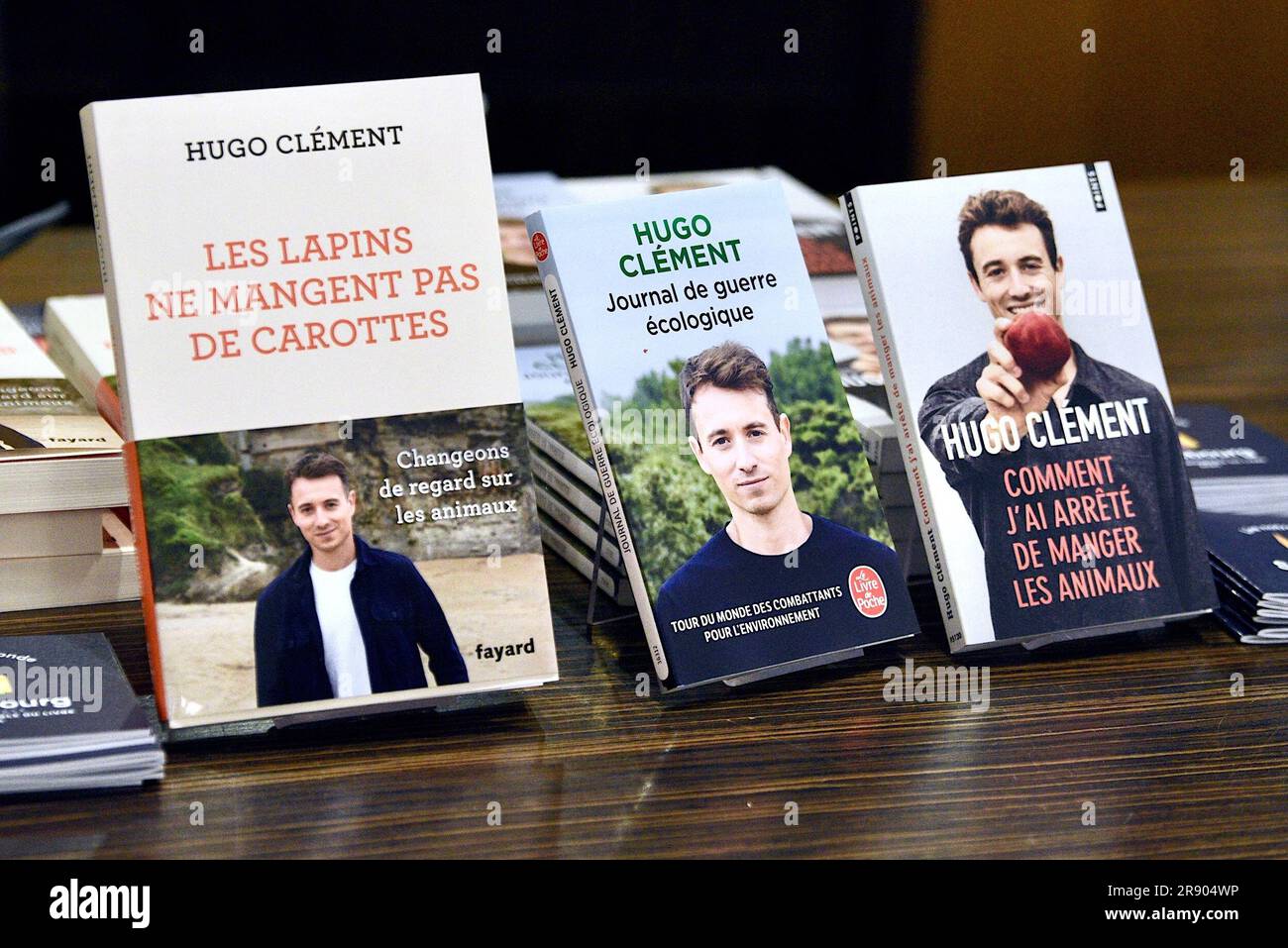 Strasbourg, France. 19th janvier 2023. Hugo Clément au festival littéraire des bibliothèques Idéales à Strasbourg, dans le nord-est de la France, sur 19 juin 2023. Entretien avec Hugo Clement, qui parle des droits des animaux, à l'occasion de la publication de Lapins ne mangent pas de carottes (Fayard). Le journaliste et militant de l'environnement veut changer la façon dont nous regardons les animaux. Bien-être des animaux, surconsommation, chasse, corrida, agriculture intensive, zoos et cirques. Photo de Nicolas Roses/ABACAPRESS.COM crédit: Abaca Press/Alay Live News Banque D'Images