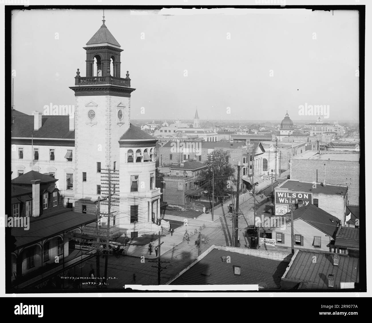 Jacksonville, Floride, c1904. Signes: 'Wilson Whiskey, Florida Electric Company'. Banque D'Images