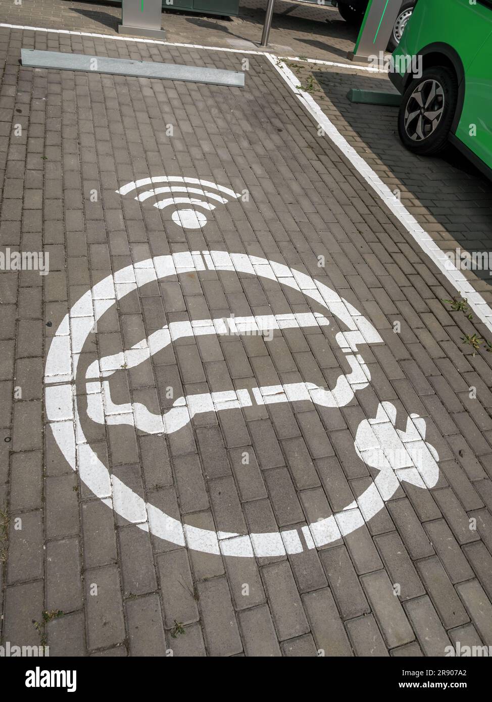 Station de recharge de voiture électrique sans fil Banque D'Images