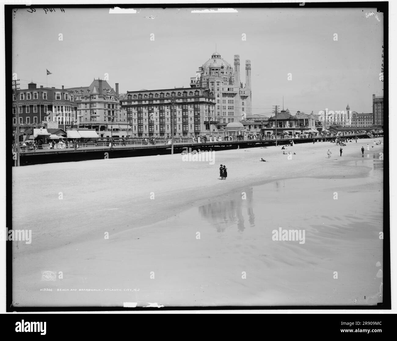 Plage et promenade, Atlantic City, N.J., c1908. Banque D'Images