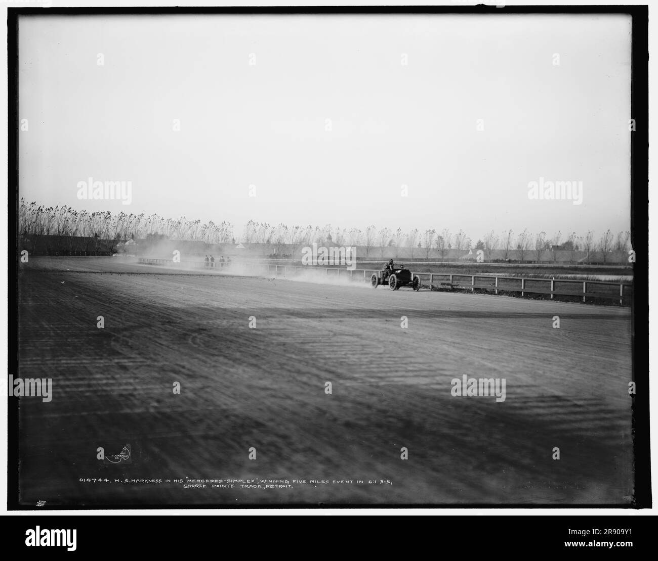 H.S. Harkness dans sa Mercedes-Simplex, gagnant cinq-miles épreuve en 6:1 3-5, grosse Pointe Track, Detroit, c1902. Banque D'Images