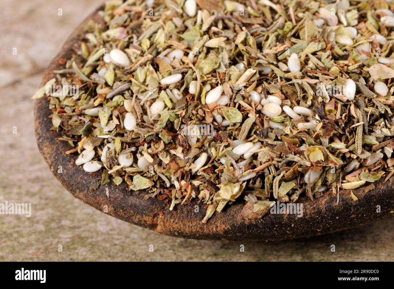 Zahtar, mélange d'épices arabes avec graines de sésame, sumac, thym, origan et sel Banque D'Images