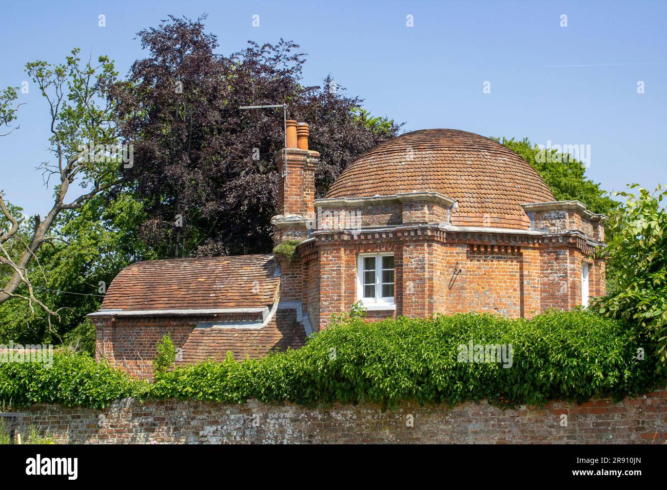 13th 23 juin le toit en dôme d'un immeuble Tudor de 16th siècles dans le domaine de la propriété historique de la Fiducie nationale, le Vyne, près des hanmps de Sherbourne Banque D'Images