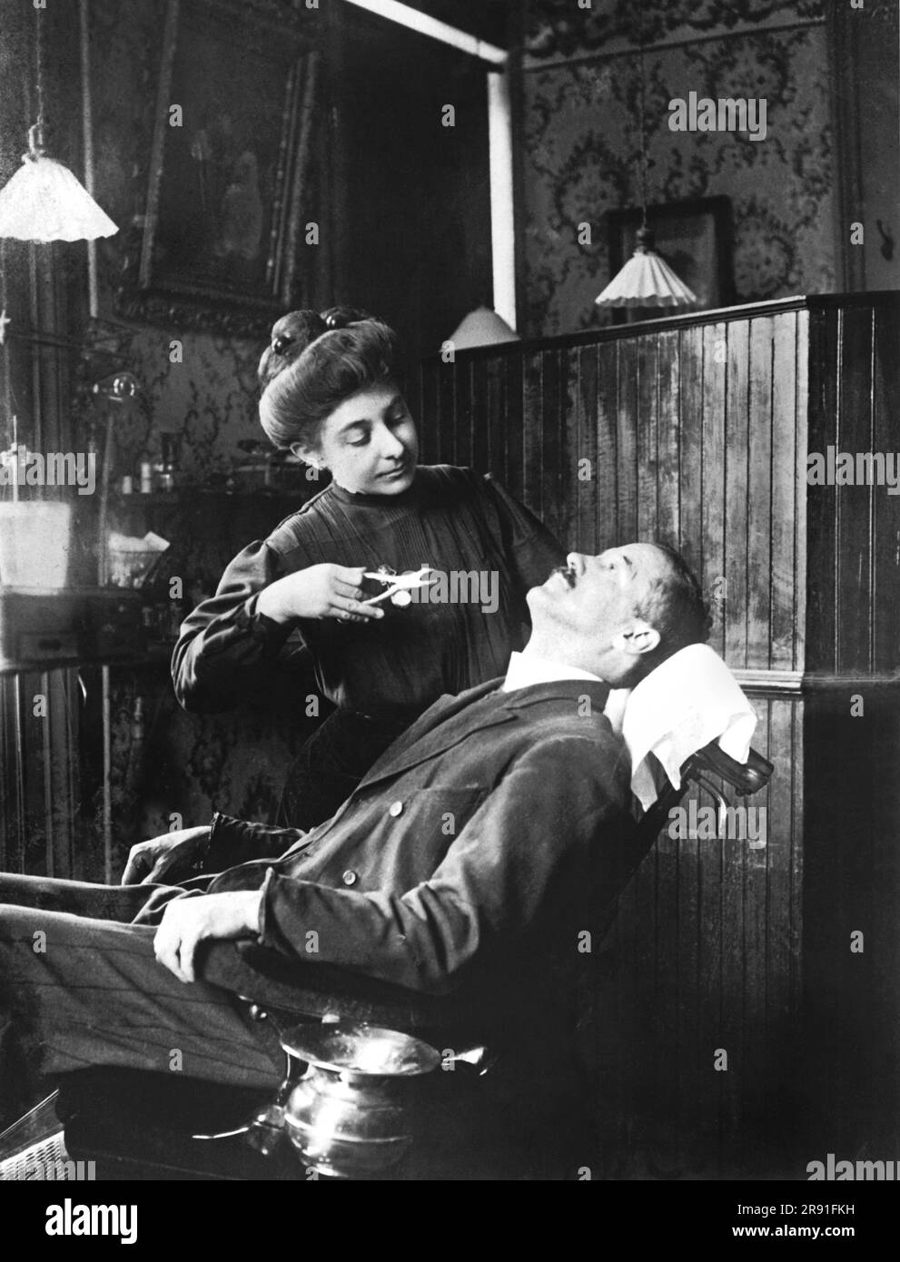 Médecine des années 1900 Banque d'images noir et blanc Alamy