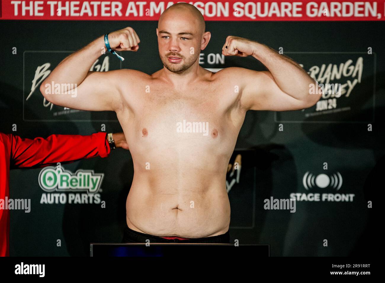 New York, États-Unis. 23rd juin 2023. 23 juin 2023, New York, New York, New York, New York, Etats-Unis: New York, NEW YORK- 23 juin: Adam Kownacki avance sur son combat samedi soir au Hulu Theatre at Madison Square Garden, New York, New York, Etats-Unis. (Credit image: © Matt Davies/PX Imagens via ZUMA Press Wire) USAGE ÉDITORIAL SEULEMENT! Non destiné À un usage commercial ! Crédit : ZUMA Press, Inc./Alay Live News Banque D'Images