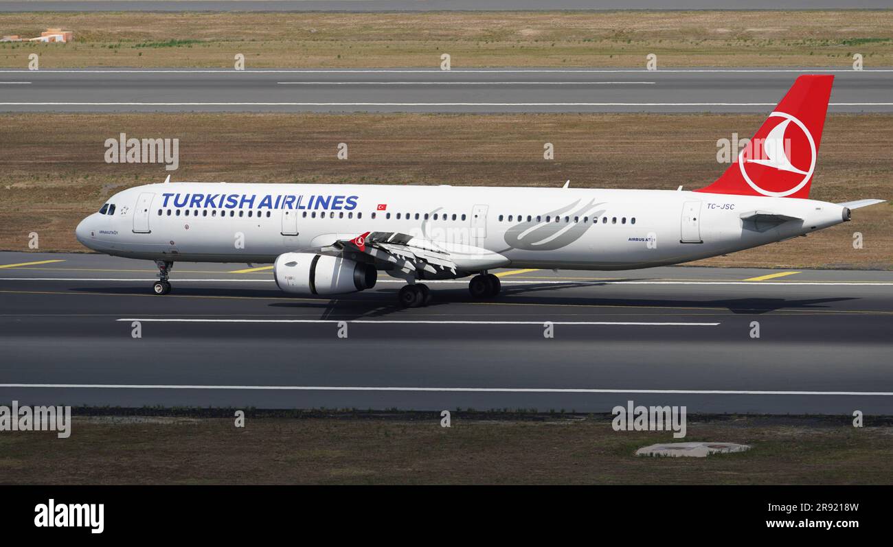 ISTANBUL, TURKIYE - 06 AOÛT 2022 : Turkish Airlines Airbus 321-231 (5254) débarquant à l'aéroport international d'Istanbul Banque D'Images