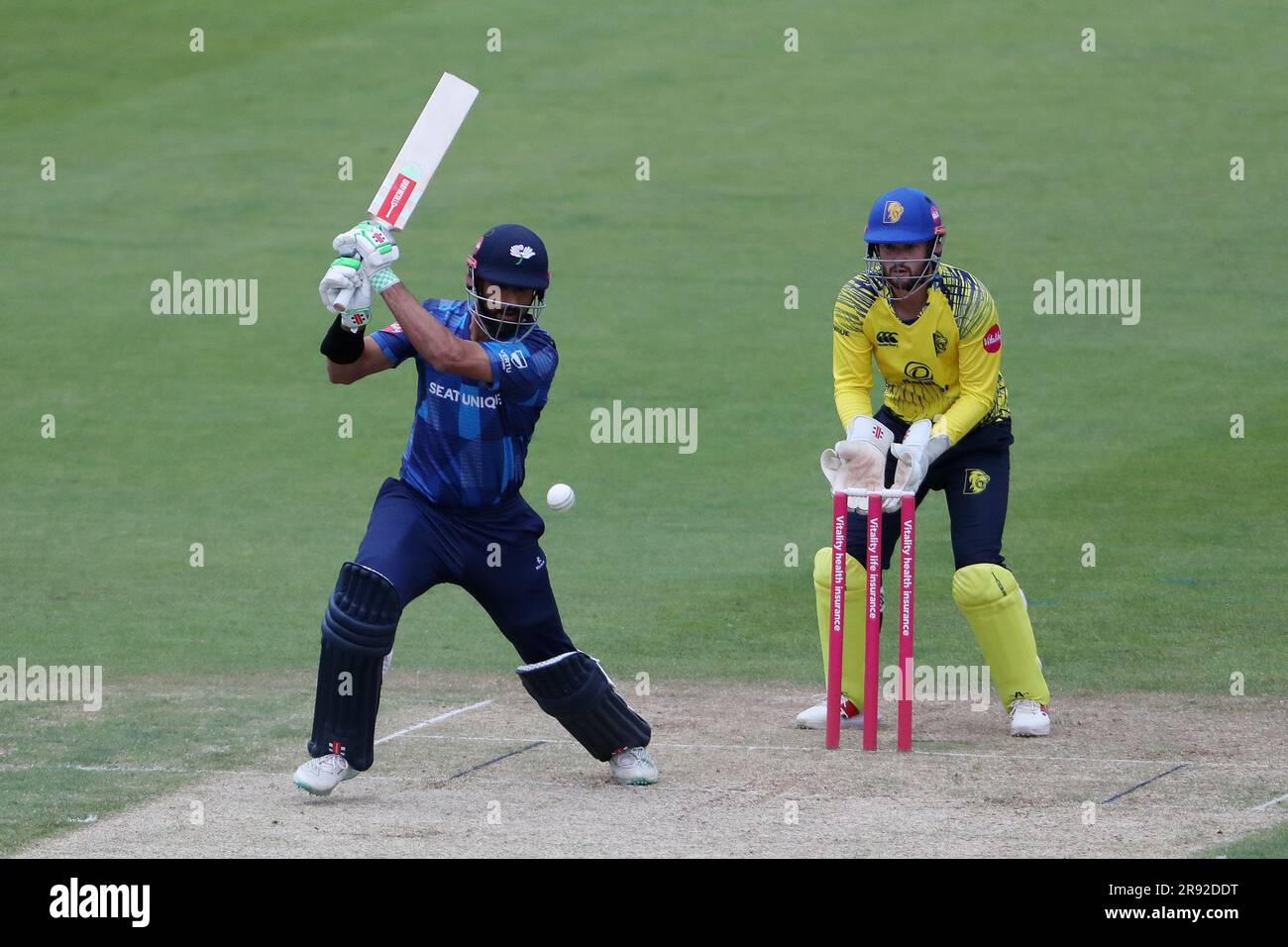 Chester le Street, Royaume-Uni. 23rd juin 2023. Le Shan Masood Khan du Yorkshire bat pendant le match Blast Vitality T20 entre le Durham County Cricket Club et le Yorkshire County Cricket Club au Seat unique Riverside, Chester le Street, le vendredi 23rd juin 2023. (Photo : Mark Fletcher | ACTUALITÉS MI) Credit: MI News & Sport /Alamy Live News Banque D'Images