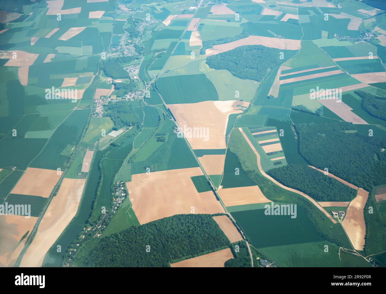 La terre légère est une terre en dehors d'une rotation de récolte qui est laissée à régénérer pour une période de un à cinq ans ou une terre normalement, vue aérienne du nord de la FRA Banque D'Images La terre légère est une terre en dehors d'une rotation de récolte qui est laissée à régénérer pour une période de un à cinq ans ou une terre normalement, vue aérienne du nord de la FRA Banque D'Images