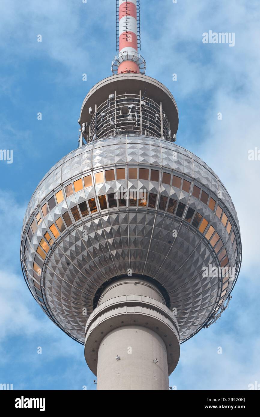 Berliner Fernsehturm (tour de télévision de Berlin) Banque D'Images