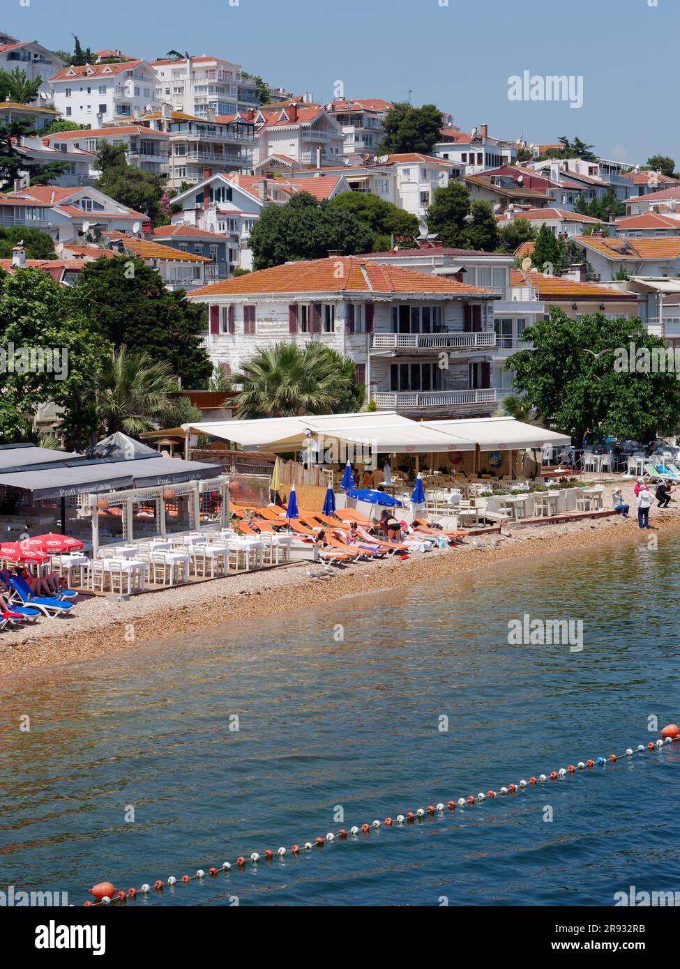 Kinaliada front de mer, l'une des îles Princesse dans la mer de Marmara, près d'Istanbul, Turquie Banque D'Images