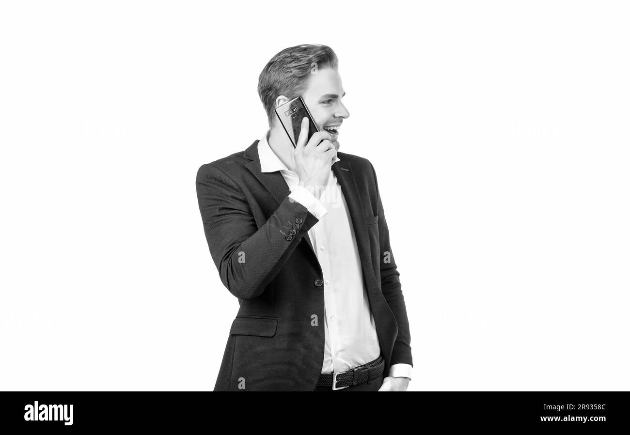 Homme d'affaires heureux en tenue de main parler sur téléphone mobile, communication cellulaire. Banque D'Images
