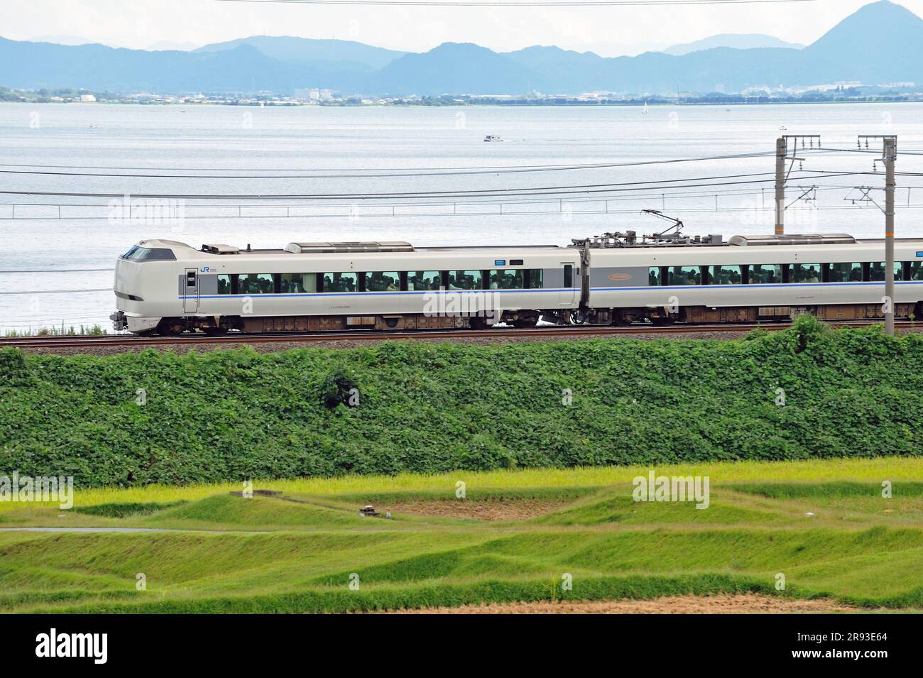 683 système Thunderbird Express qui fonctionne près du lac Biwa Banque D'Images